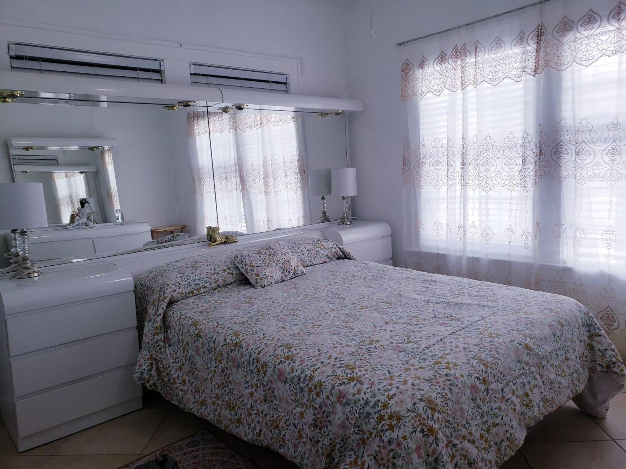 B1 Best Value On Private Bedroom With Private Bathroom In Little Havana, Miami Buitenkant foto