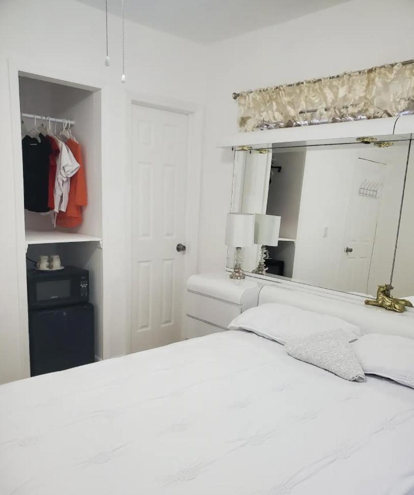 B1 Best Value On Private Bedroom With Private Bathroom In Little Havana, Miami Buitenkant foto