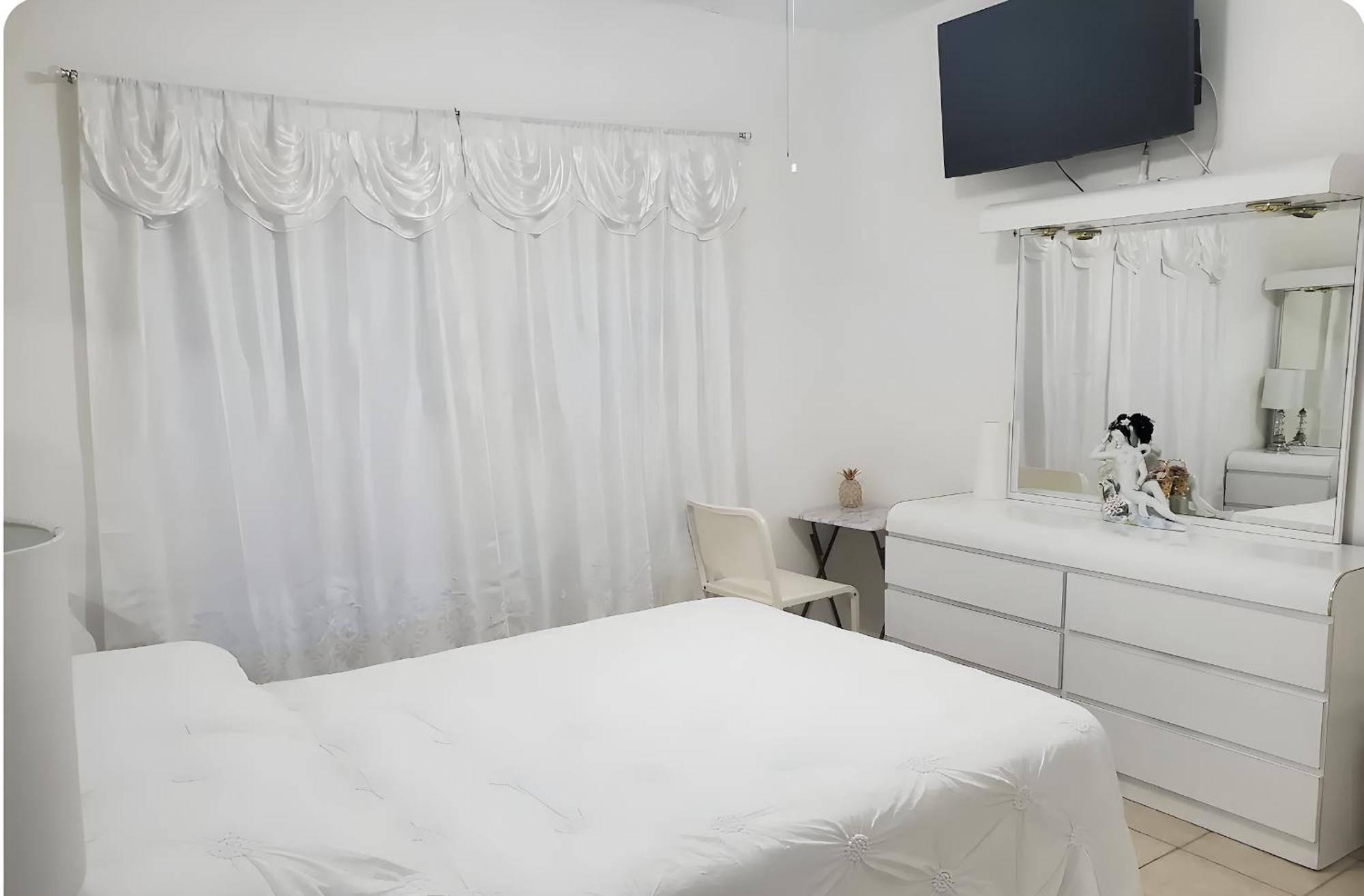 B1 Best Value On Private Bedroom With Private Bathroom In Little Havana, Miami Buitenkant foto